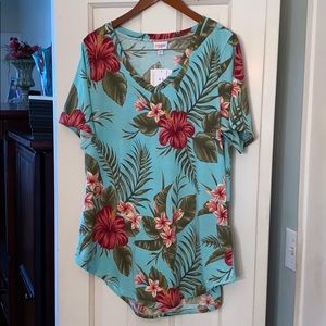 NWT LulaRoe Iris Tee in pretty Palm floral print